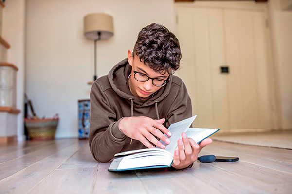 IMAGEN-CHICO-LEYENDO_envio